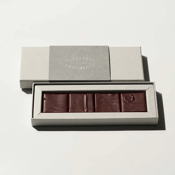 ダンデライオンチョコレートのボンボンショコラの箱とチョコレート2の画像